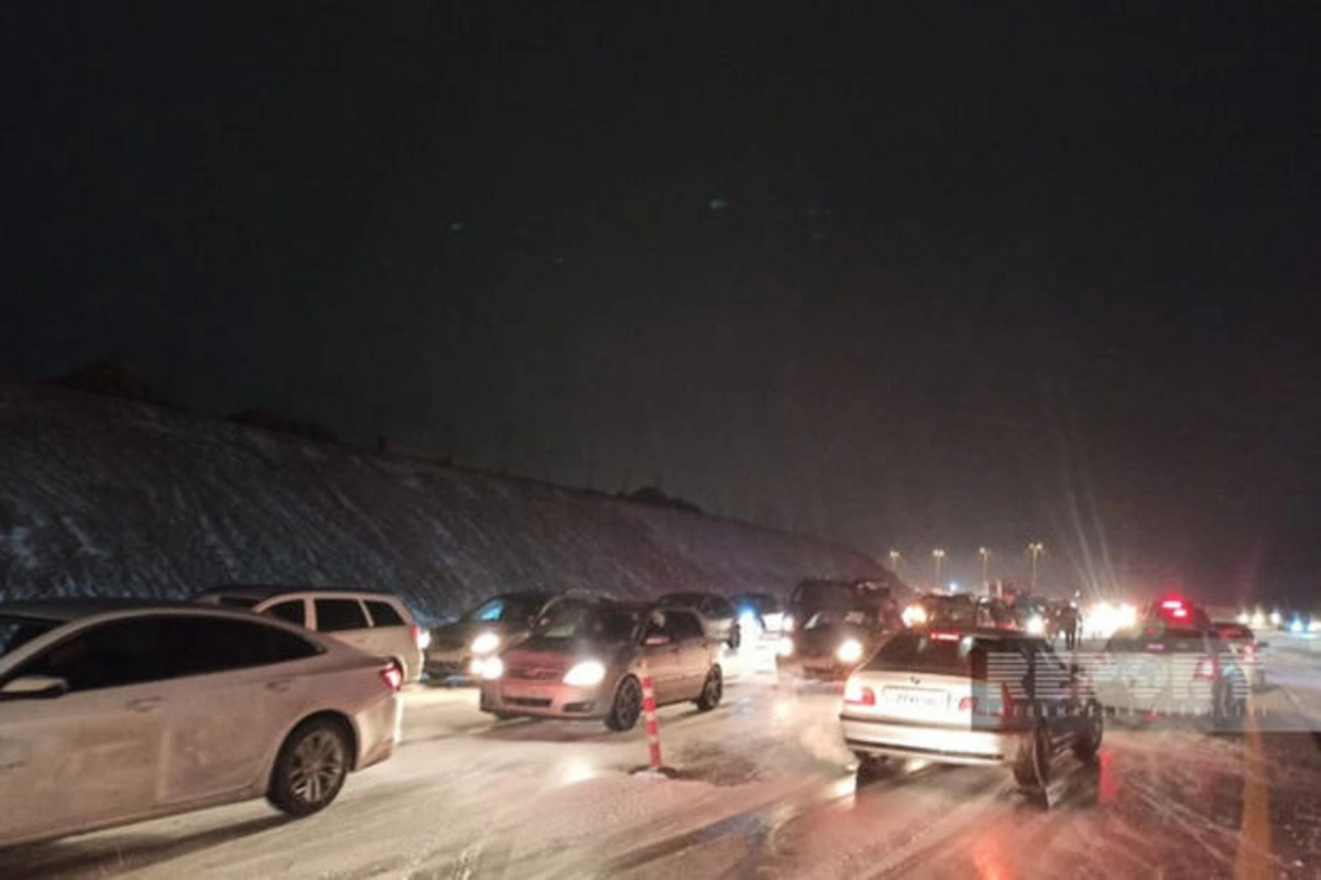 Снежная погода осложнила обстановку на трассе Баку - Сумгайыт - ФОТО/ВИДЕО